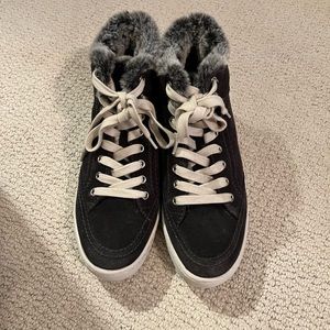 Little too big for me. Generally a 9 but LOVED these! So cute.